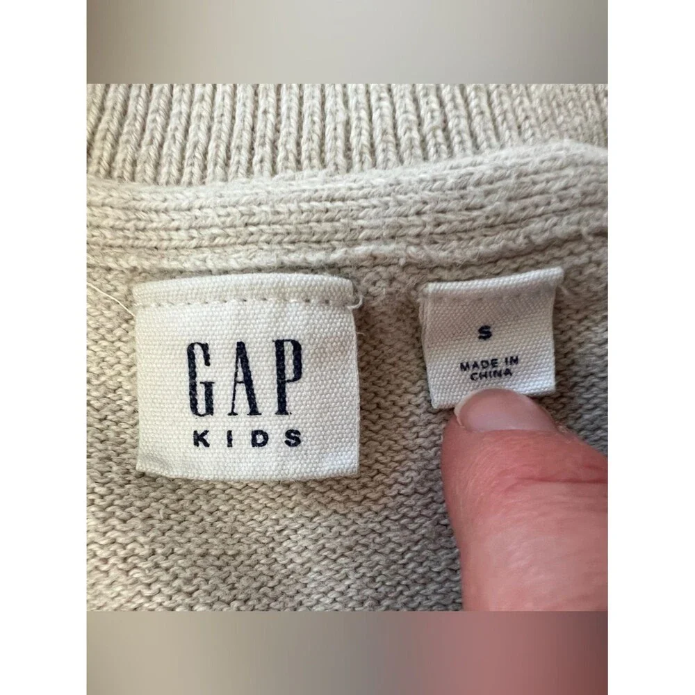GAP Kids Rainbow Heart Crewneck Sweater Gray Pride Month 100% Cotton Size S 6-7